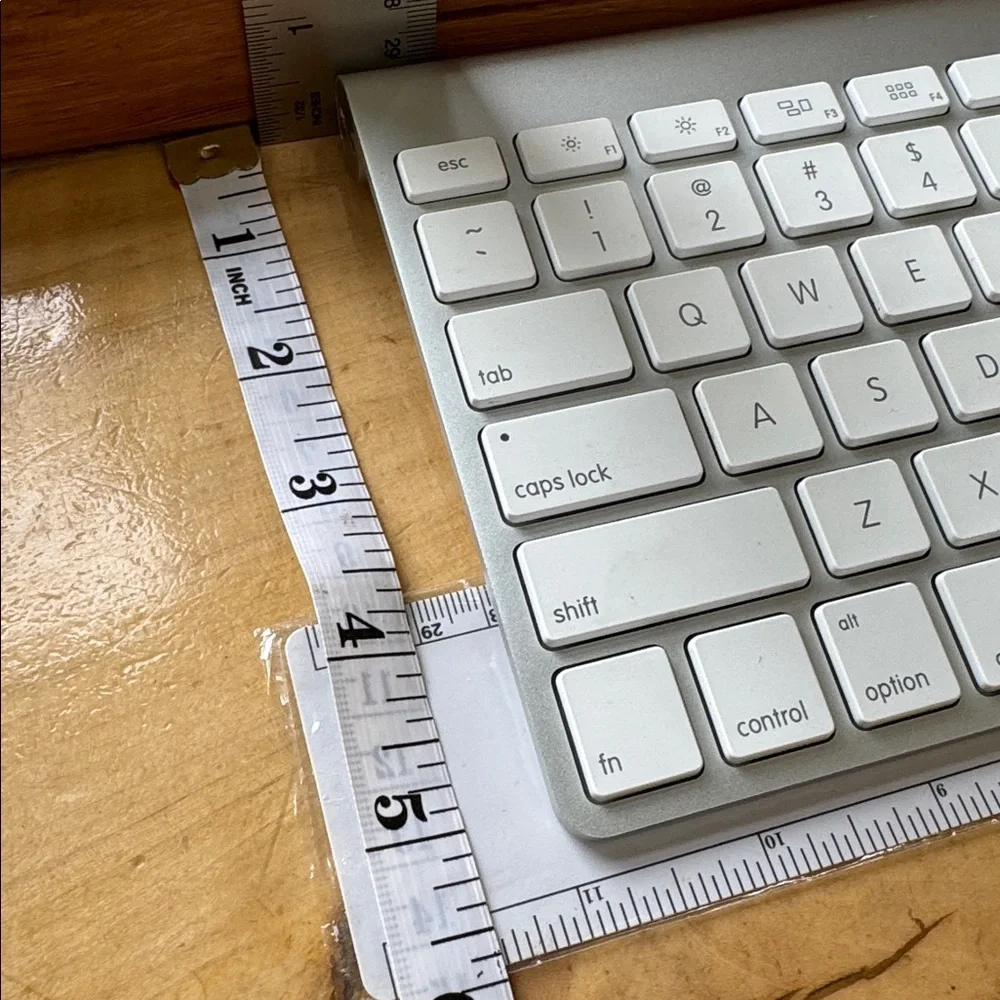 Apple MAGIC KEYBOARD A1314 WIRELESS ALUMINUM WHITE EUC